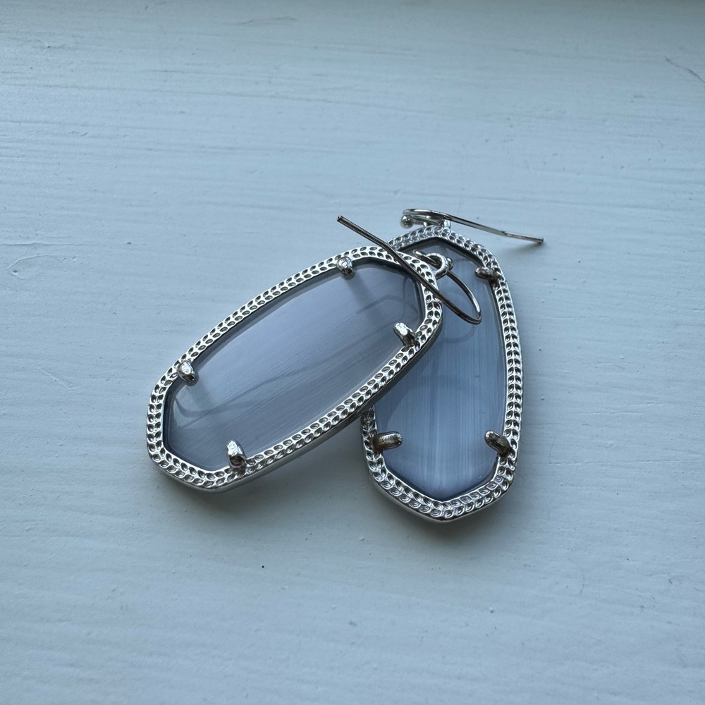 Kendra Scott Elegant Silver and gray earrings
